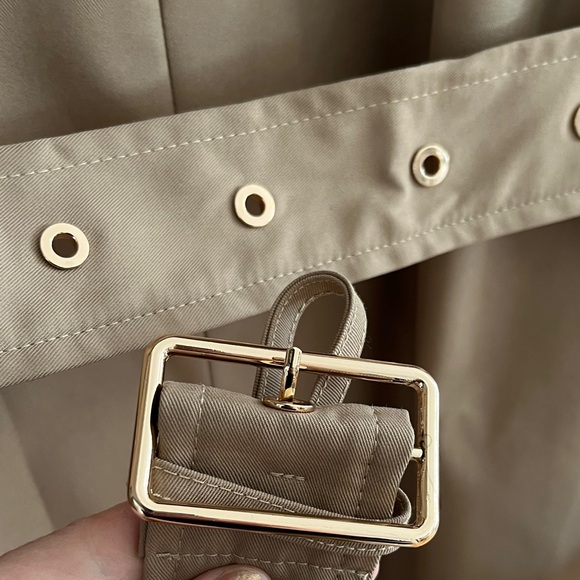 Burberry Style Tan Double-Breasted Trench Coat - Picture 5 of 6